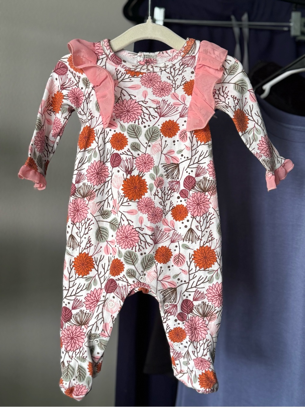 NWOT Baby Essentials Girl White Fall Floral Ruffle Footed Sleeper 3M